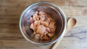 Petisco de sobrecoxa e bacon na airfryer – Passo 2