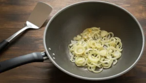 Frango com cebola caramelizada – Passo 3